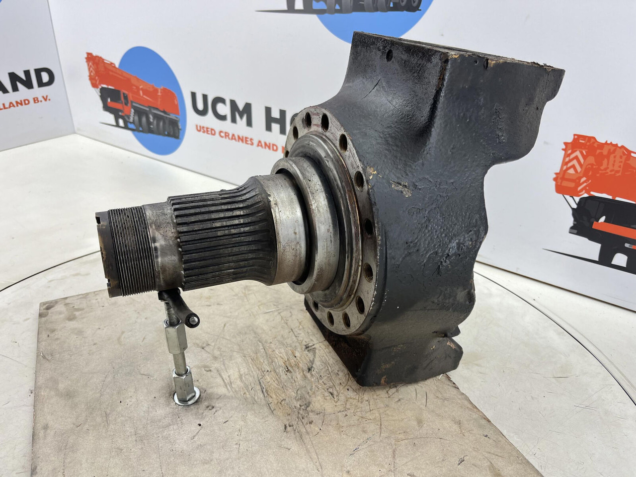 Grove AT 750 BE Steering knuckle 16 holes - Поворотный кулак для Мобильных кранов: фото 1 Grove AT 750 BE Steering knuckle 16 holes - Поворотный кулак для Мобильных кранов: фото 1