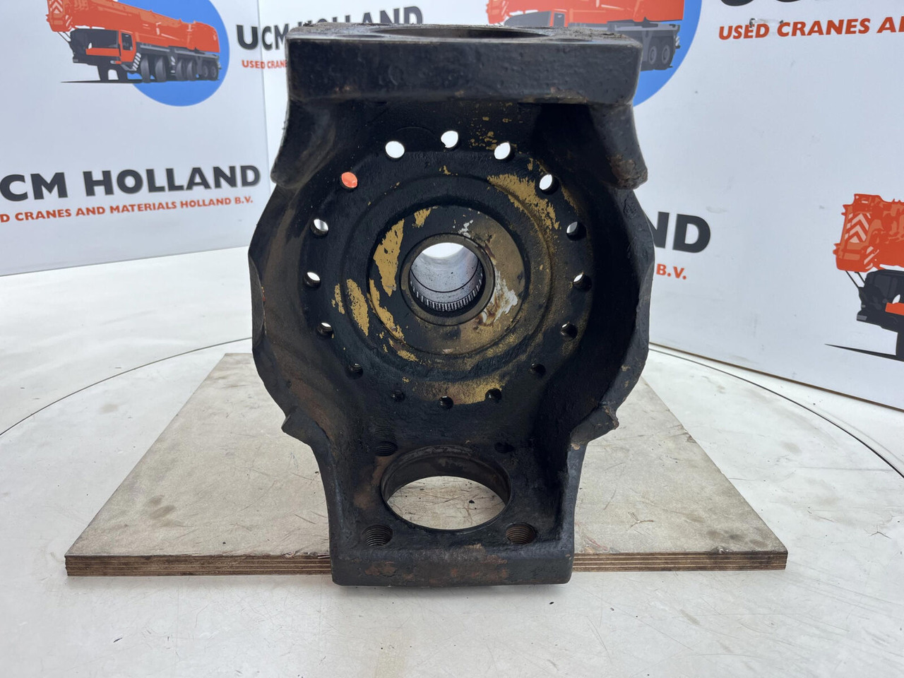 Grove AT 750 BE Steering knuckle 16 holes - Поворотный кулак для Мобильных кранов: фото 5 Grove AT 750 BE Steering knuckle 16 holes - Поворотный кулак для Мобильных кранов: фото 5