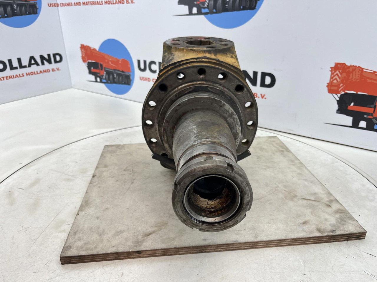 Grove AT 880 Steering knuckle 16 holes axle 2 - Поворотный кулак для Мобильных кранов: фото 2 Grove AT 880 Steering knuckle 16 holes axle 2 - Поворотный кулак для Мобильных кранов: фото 2