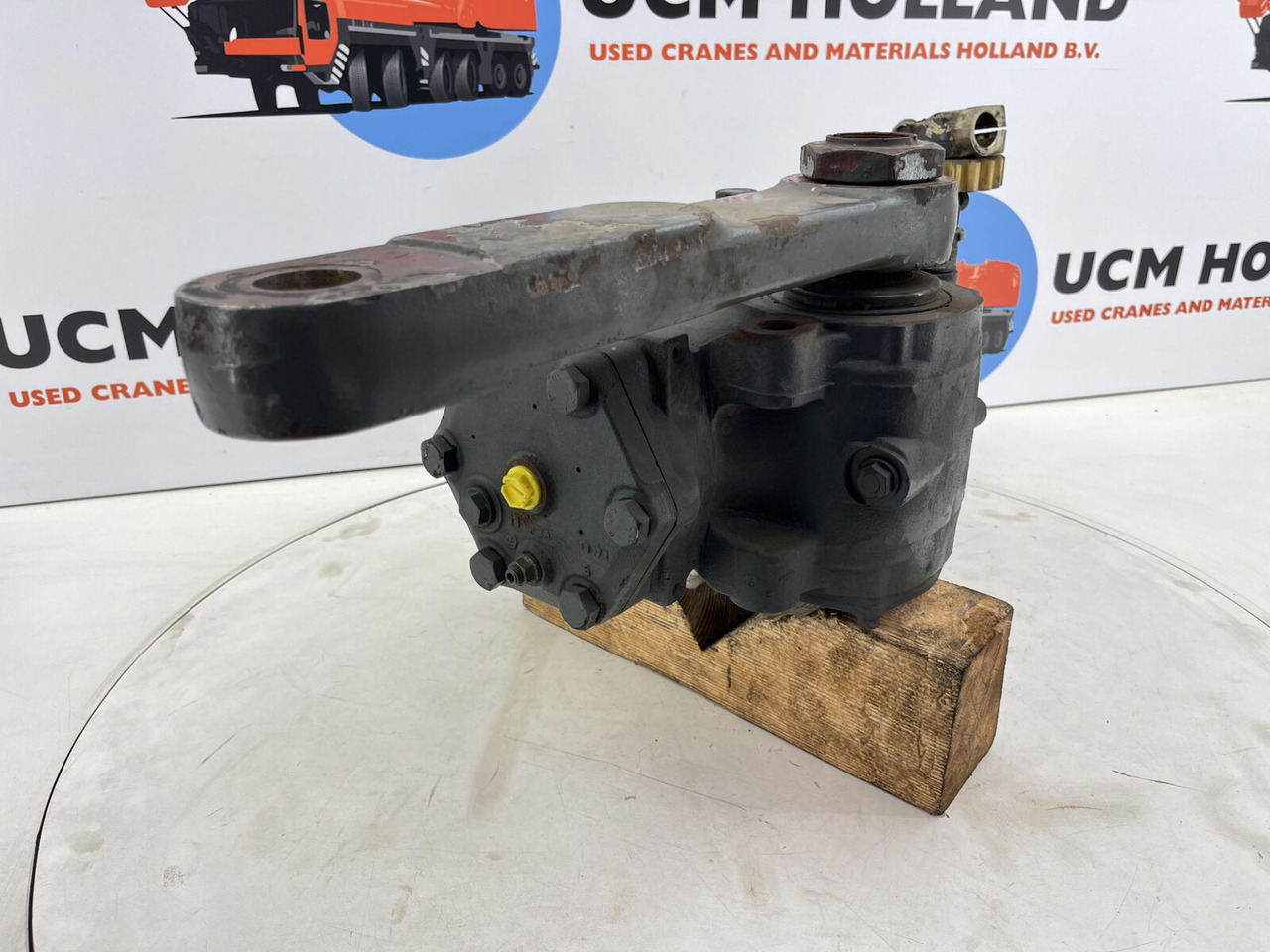 Grove GMK 2035 steering box - Рулевой механизм для Мобильных кранов: фото 4 Grove GMK 2035 steering box - Рулевой механизм для Мобильных кранов: фото 4