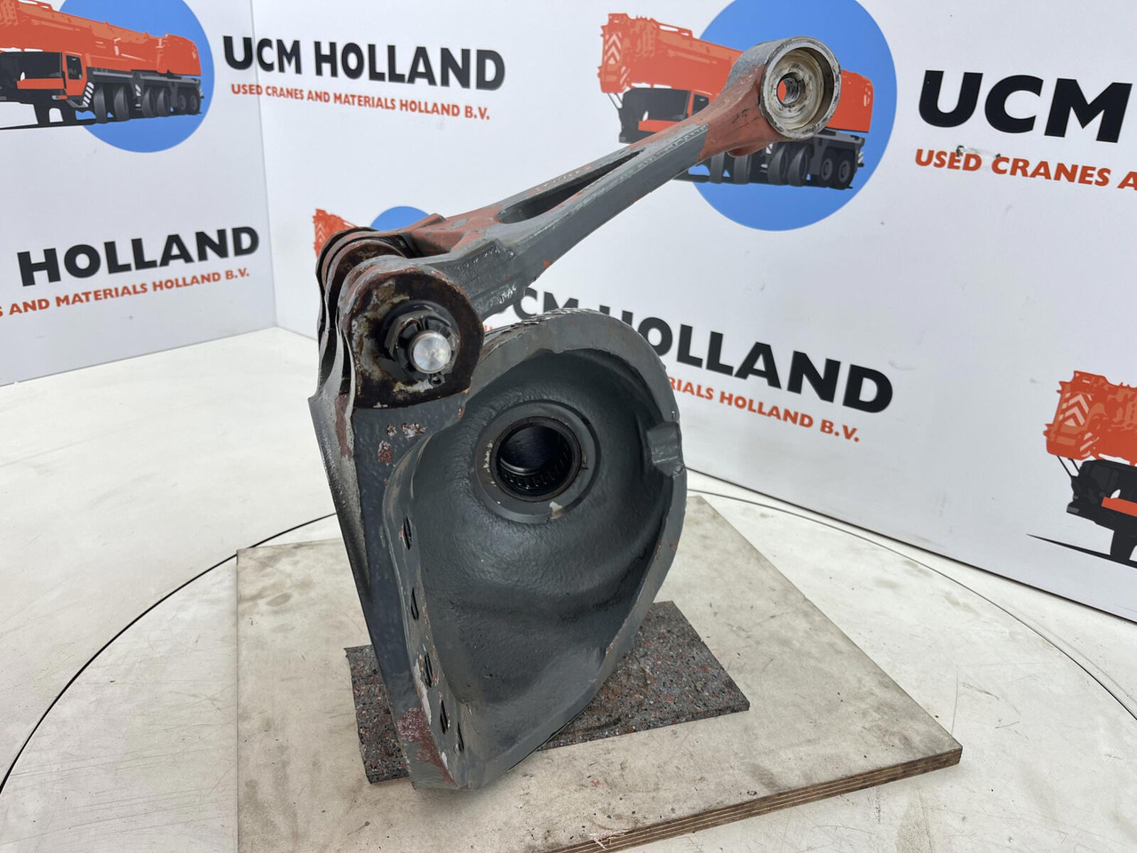 Grove GMK 3055 Steering knuckle 16 holes axle 1 right - Поворотный кулак для Мобильных кранов: фото 5 Grove GMK 3055 Steering knuckle 16 holes axle 1 right - Поворотный кулак для Мобильных кранов: фото 5