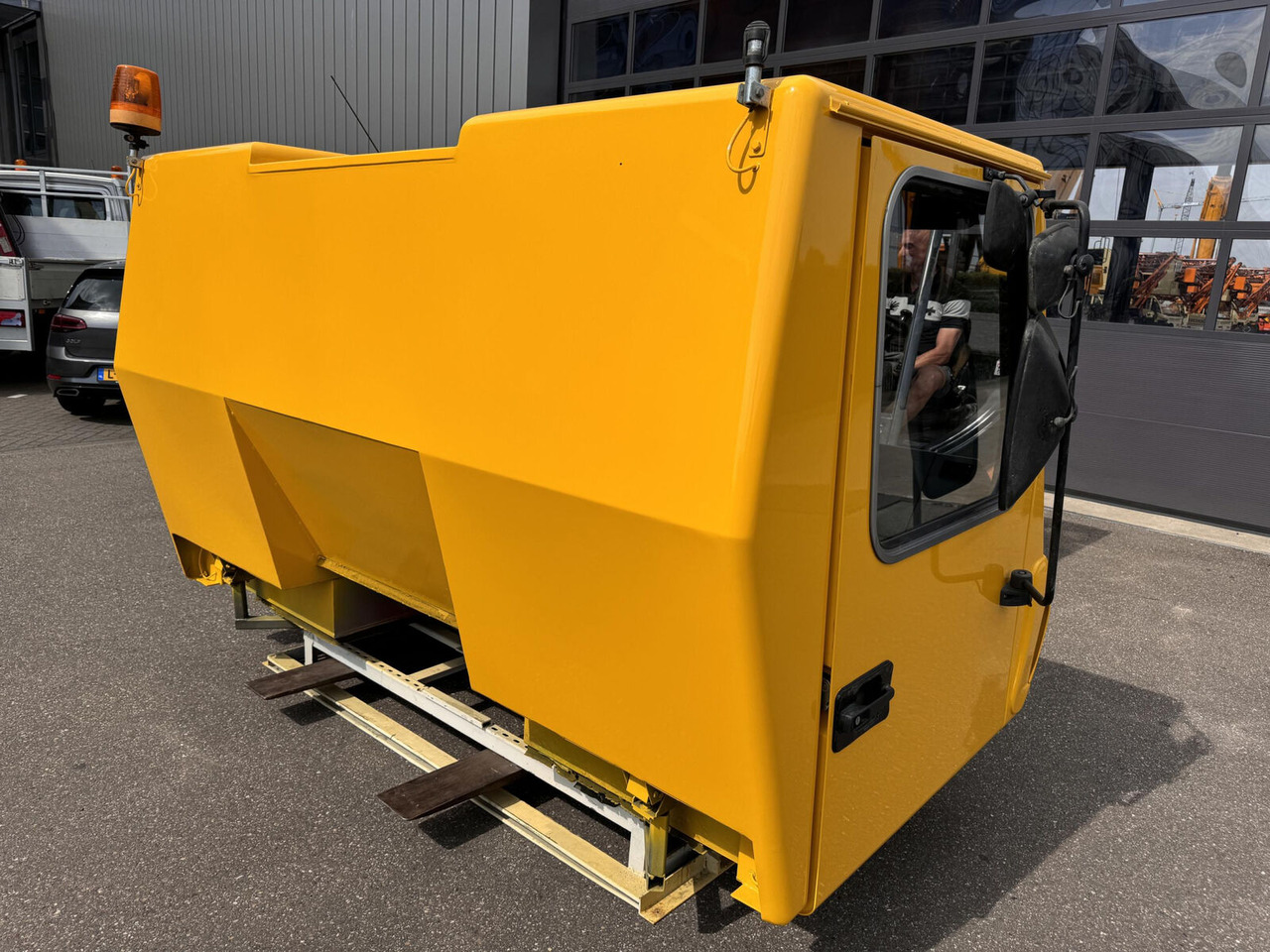 Grove GMK 5130-1 Drivers cabin - Кабина для Мобильных кранов: фото 5 Grove GMK 5130-1 Drivers cabin - Кабина для Мобильных кранов: фото 5