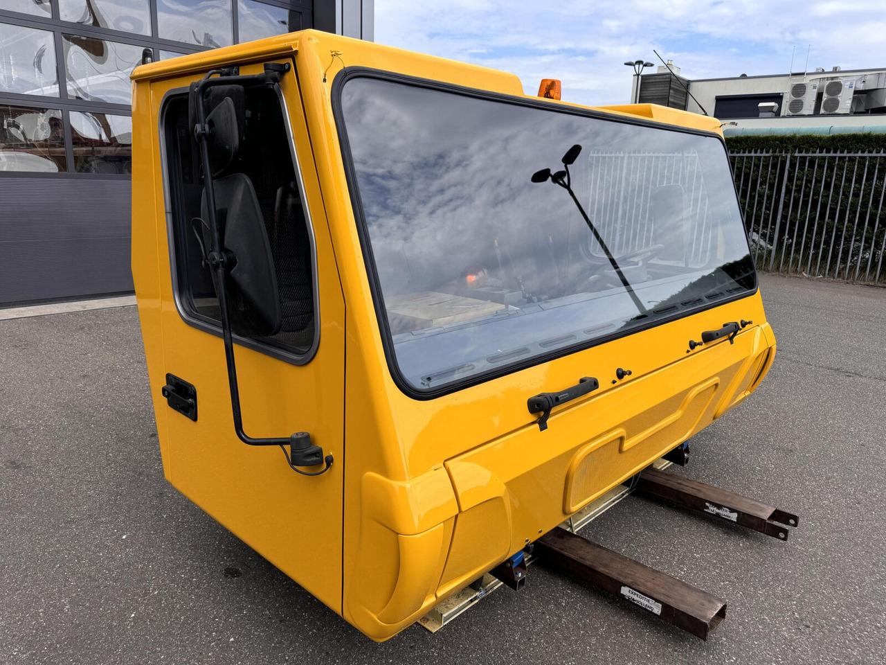 Grove GMK 5130-1 Drivers cabin - Кабина для Мобильных кранов: фото 3 Grove GMK 5130-1 Drivers cabin - Кабина для Мобильных кранов: фото 3