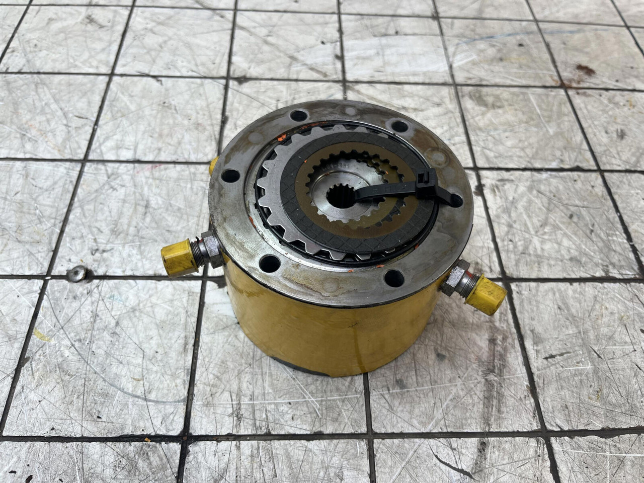 Grove GMK 6300 L multiple-disk brake - Поворотный редуктор для Кранов: фото 1 Grove GMK 6300 L multiple-disk brake - Поворотный редуктор для Кранов: фото 1