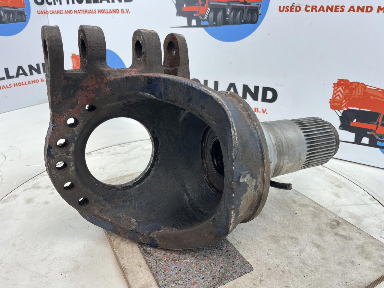 Grove GMK Megatrak steering knuckle 16 holes - Поворотный кулак для Мобильных кранов: фото 4 Grove GMK Megatrak steering knuckle 16 holes - Поворотный кулак для Мобильных кранов: фото 4