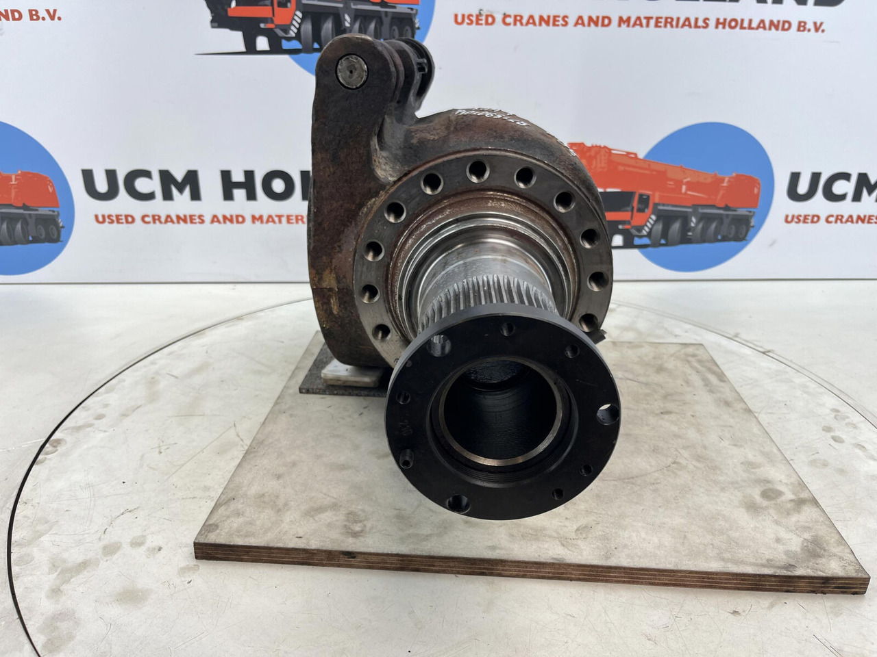 Grove GMK Megatrak steering knuckle 16 holes - Поворотный кулак для Кранов: фото 2 Grove GMK Megatrak steering knuckle 16 holes - Поворотный кулак для Кранов: фото 2