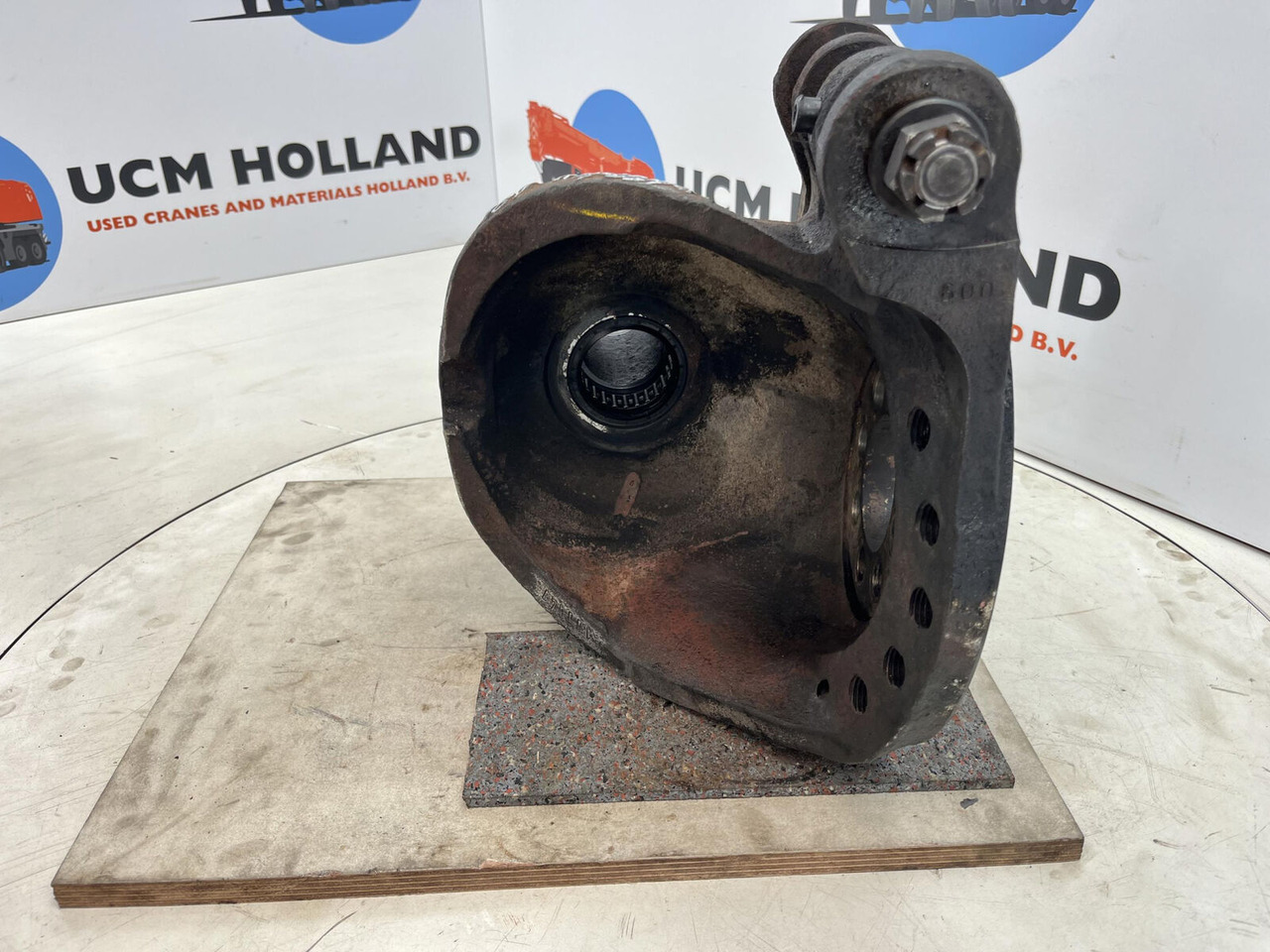 Grove GMK Megatrak steering knuckle 16 holes - Поворотный кулак для Кранов: фото 5 Grove GMK Megatrak steering knuckle 16 holes - Поворотный кулак для Кранов: фото 5