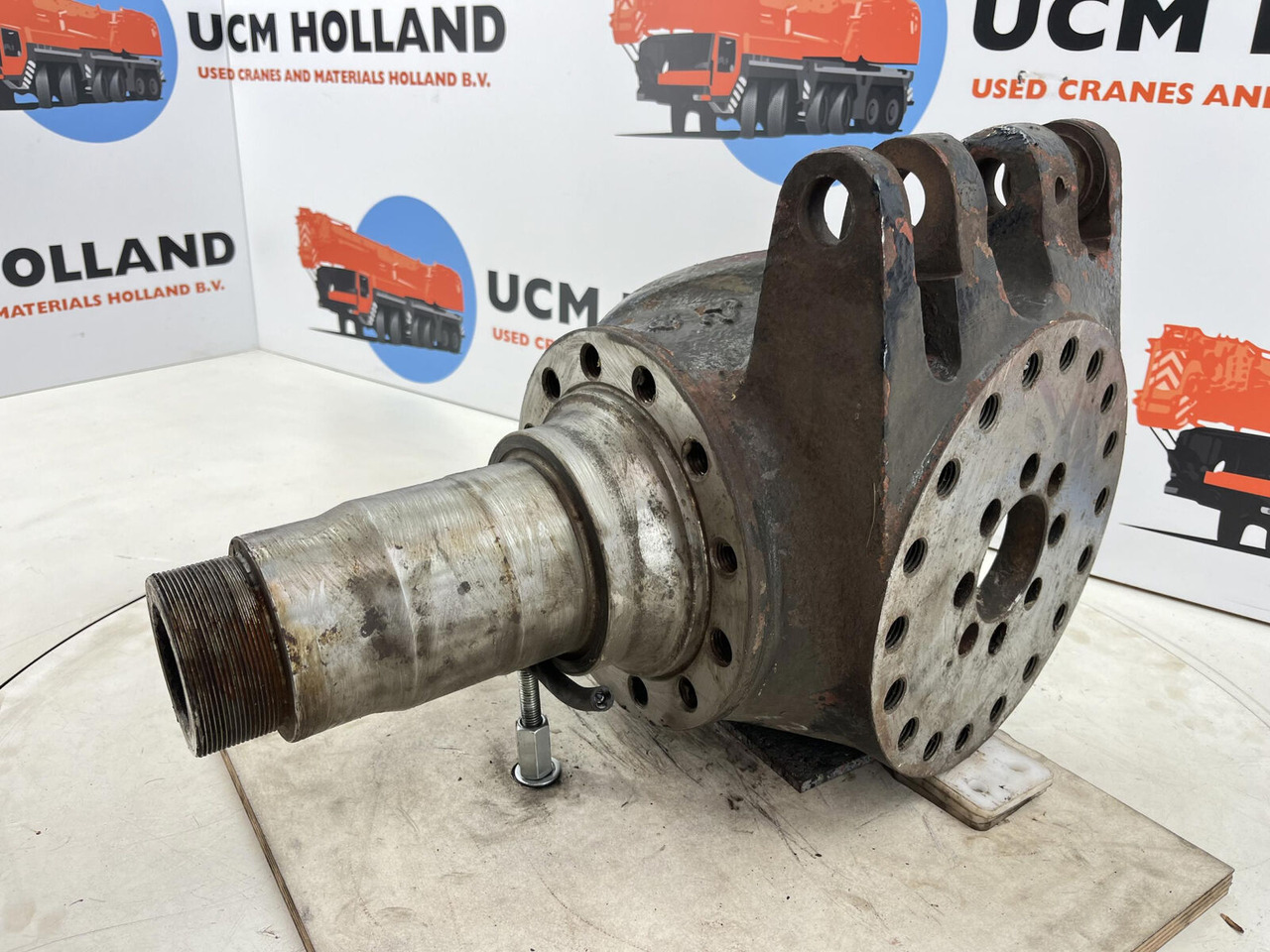 Grove GMK Steering knuckle 12 holes - Поворотный кулак для Мобильных кранов: фото 1 Grove GMK Steering knuckle 12 holes - Поворотный кулак для Мобильных кранов: фото 1