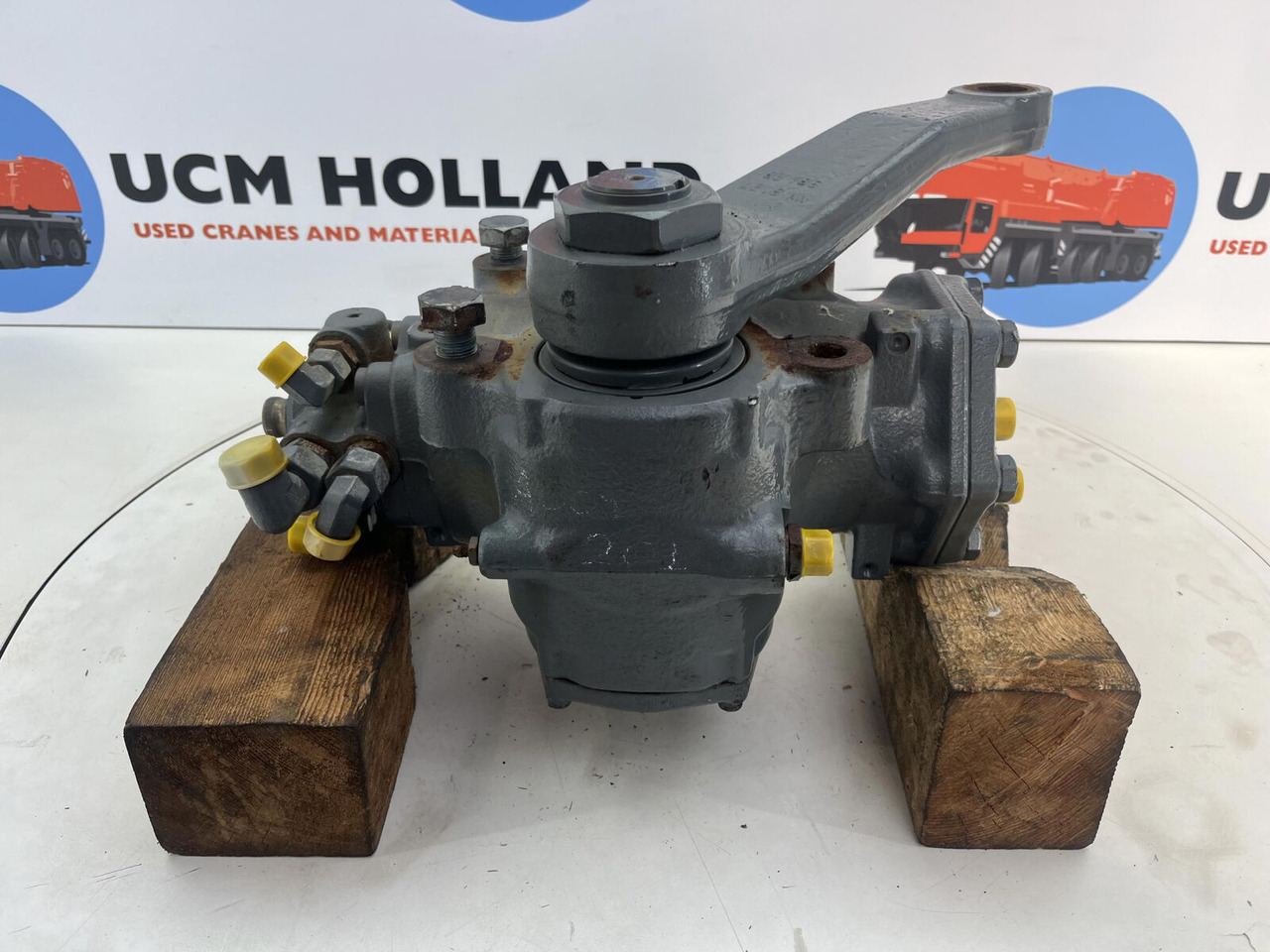 Liebherr LTM 1130-5.1 steering box - Рулевой механизм для Мобильных кранов: фото 1 Liebherr LTM 1130-5.1 steering box - Рулевой механизм для Мобильных кранов: фото 1
