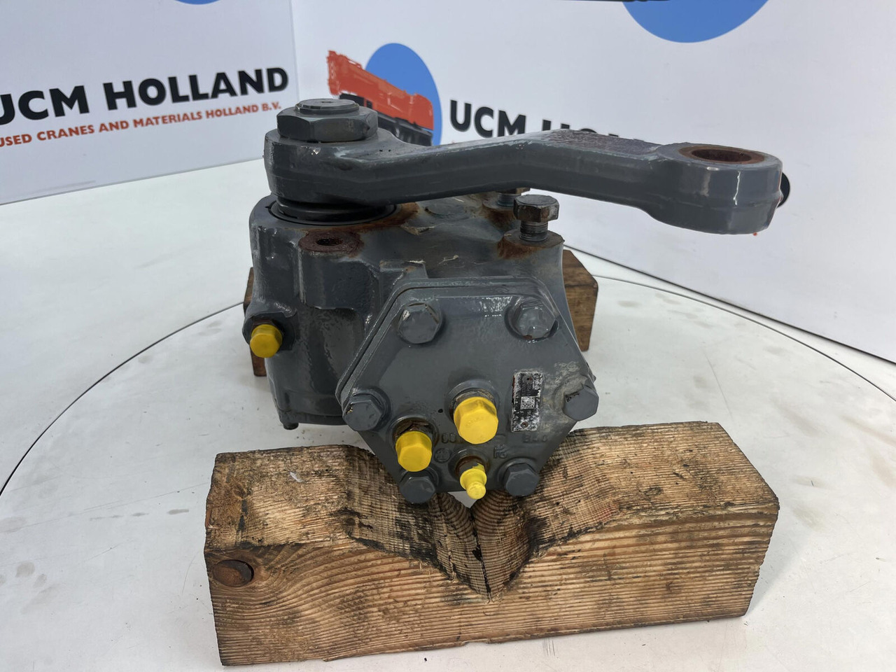 Liebherr LTM 1130-5.1 steering box - Рулевой механизм для Мобильных кранов: фото 4 Liebherr LTM 1130-5.1 steering box - Рулевой механизм для Мобильных кранов: фото 4