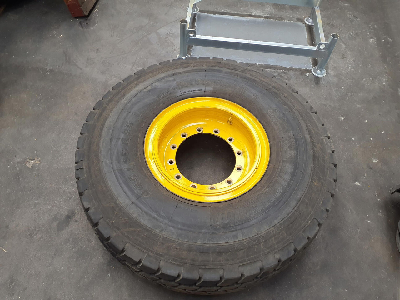Michelin Wheel 445/95R25 12 14.8 3p - Колесо для Кранов: фото 1 Michelin Wheel 445/95R25 12 14.8 3p - Колесо для Кранов: фото 1