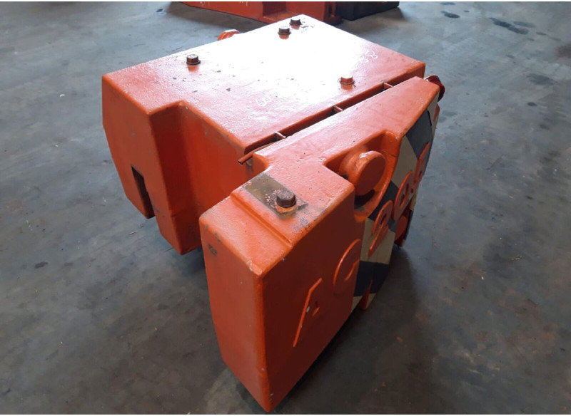 Terex AC 205 counterweight 2,4 ton right side (0.7/1.7 t) - Противовес для Строительной техники: фото 2 Terex AC 205 counterweight 2,4 ton right side (0.7/1.7 t) - Противовес для Строительной техники: фото 2