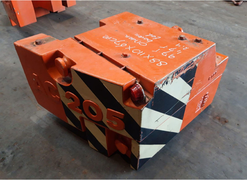 Terex AC 205 counterweight 2,4 ton right side (0.7/1.7 t) - Противовес для Строительной техники: фото 1 Terex AC 205 counterweight 2,4 ton right side (0.7/1.7 t) - Противовес для Строительной техники: фото 1