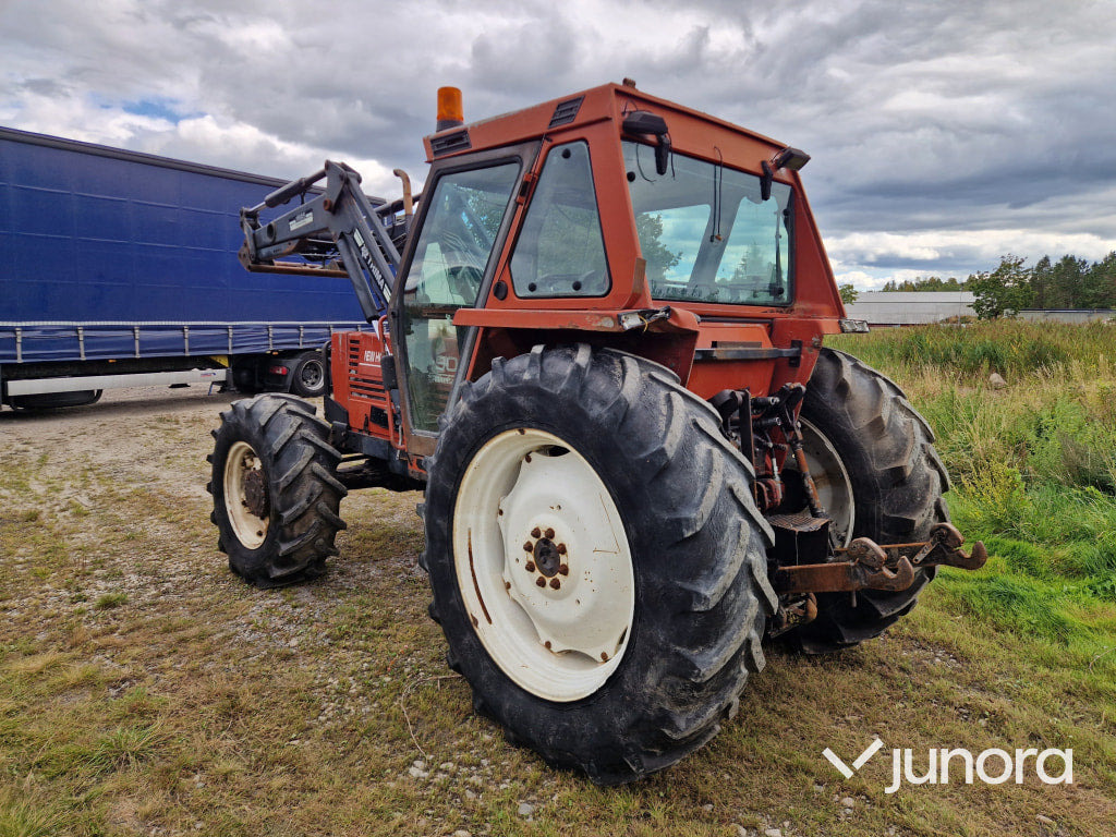Lastartraktor New Holland 110-90 - Трактор: фото 4 Lastartraktor New Holland 110-90 - Трактор: фото 4