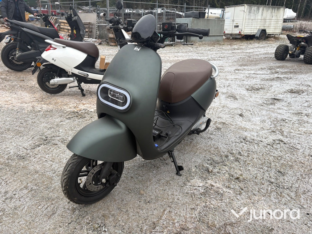 Мотоцикл Moped - LVNENG LX02: фото 1