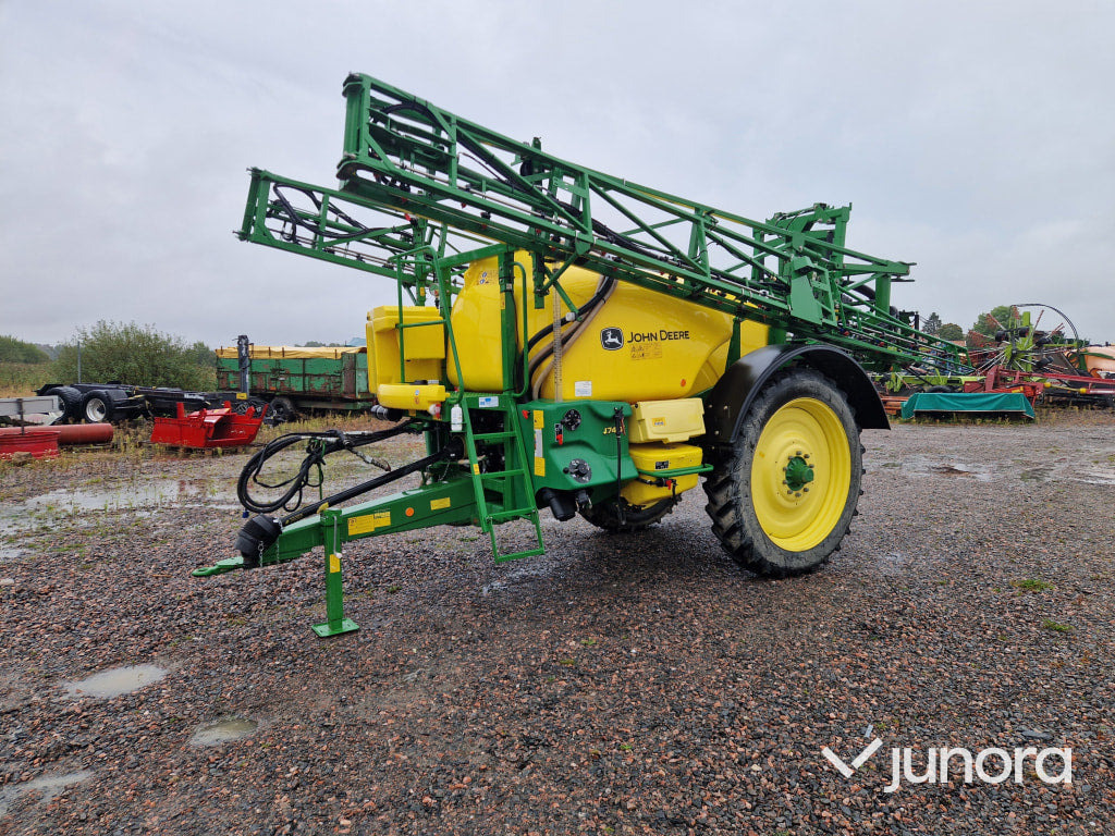 Växtskyddsspruta - John Deere M740i - Прицепной опрыскиватель: фото 1 Växtskyddsspruta - John Deere M740i - Прицепной опрыскиватель: фото 1