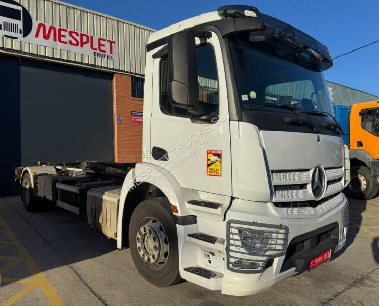 Mercedes Antos 1843 - Крюковой мультилифт: фото 2 Mercedes Antos 1843 - Крюковой мультилифт: фото 2