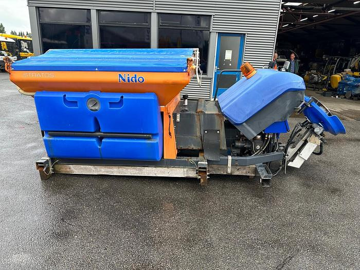 Nido Stratos B20-24 VCLN-490 - Разбрасыватель песка/ Соли: фото 1 Nido Stratos B20-24 VCLN-490 - Разбрасыватель песка/ Соли: фото 1