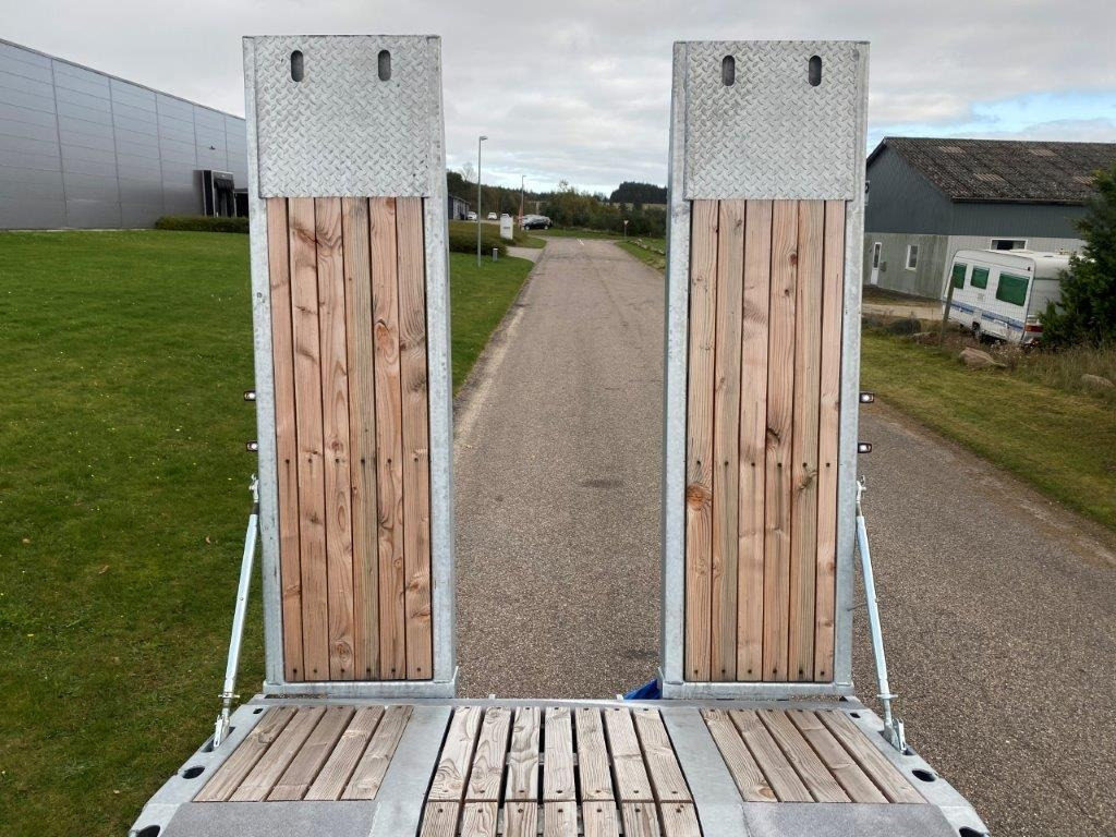 Hangler DTS-H 300 P 3 akslet med ramper - Низкорамный прицеп: фото 5 Hangler DTS-H 300 P 3 akslet med ramper - Низкорамный прицеп: фото 5