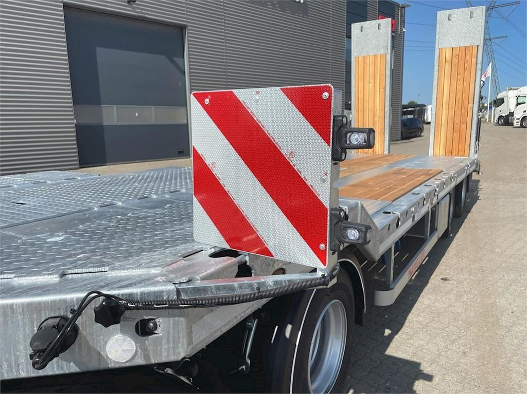 Hangler VTS-H 400 4 akslet - 2 delt ramper - Низкорамный прицеп: фото 4 Hangler VTS-H 400 4 akslet - 2 delt ramper - Низкорамный прицеп: фото 4