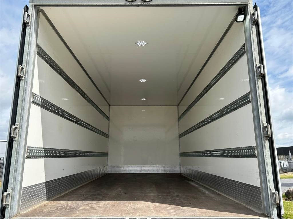Грузовик с закрытым кузовом MAN TGL 8-220 4x2 BL incl. 2 stk veksellad: фото 6