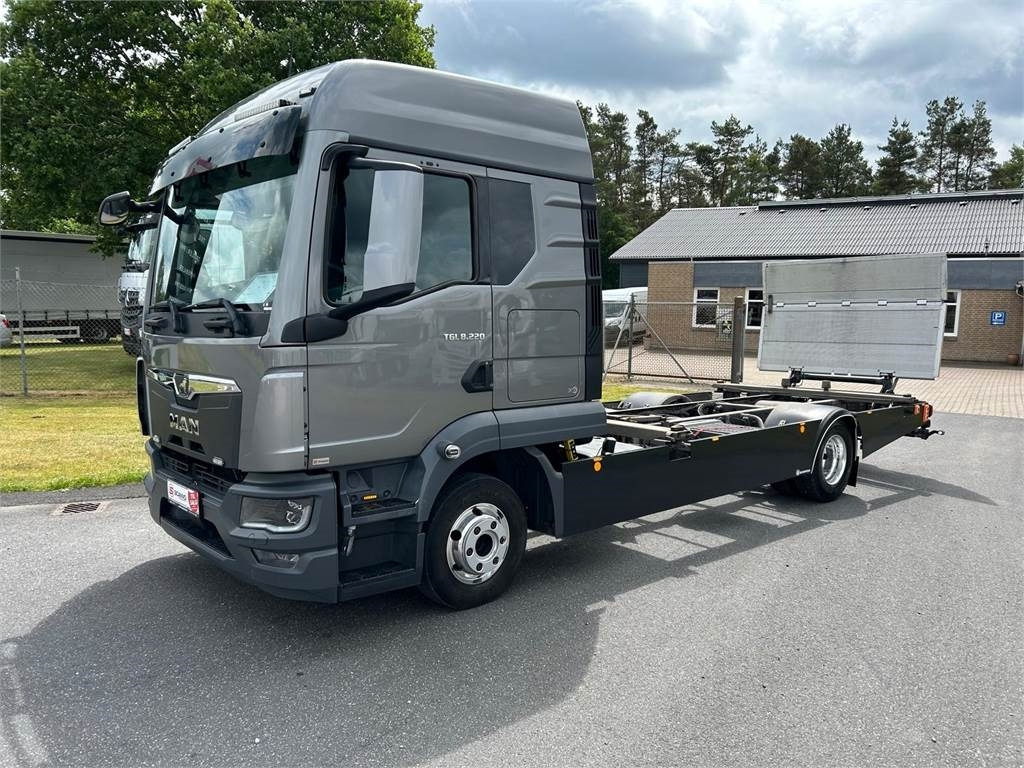 MAN TGL 8-220 4x2 BL incl. 2 stk veksellad - Грузовик с закрытым кузовом: фото 2 MAN TGL 8-220 4x2 BL incl. 2 stk veksellad - Грузовик с закрытым кузовом: фото 2