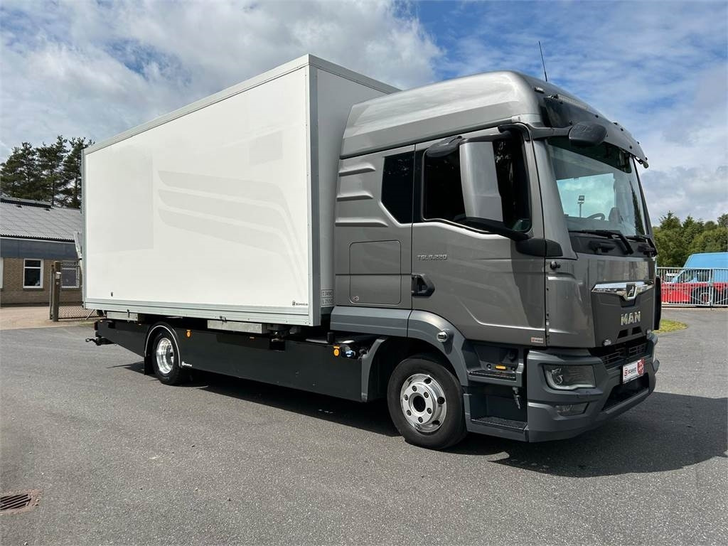 Грузовик с закрытым кузовом MAN TGL 8-220 4x2 BL incl. 2 stk veksellad: фото 9