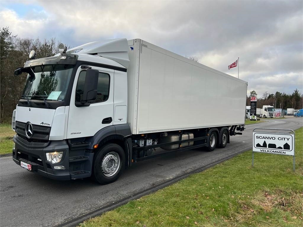 Mercedes-Benz Antos 2533 L - Грузовик с закрытым кузовом: фото 1 Mercedes-Benz Antos 2533 L - Грузовик с закрытым кузовом: фото 1