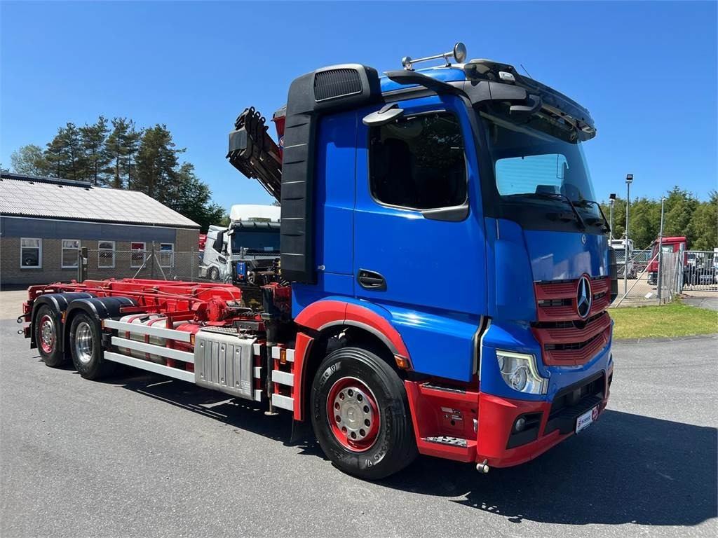 Mercedes-Benz Antos 2545 - HMF 1520K-RCkran - Портальный бункеровоз: фото 2 Mercedes-Benz Antos 2545 - HMF 1520K-RCkran - Портальный бункеровоз: фото 2