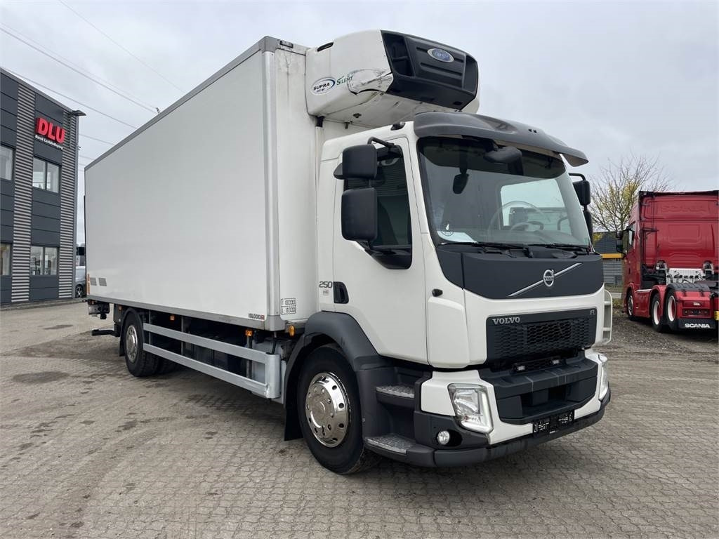 Volvo FL 250HK 18 ton dobbelt copartment - Рефрижератор: фото 4 Volvo FL 250HK 18 ton dobbelt copartment - Рефрижератор: фото 4