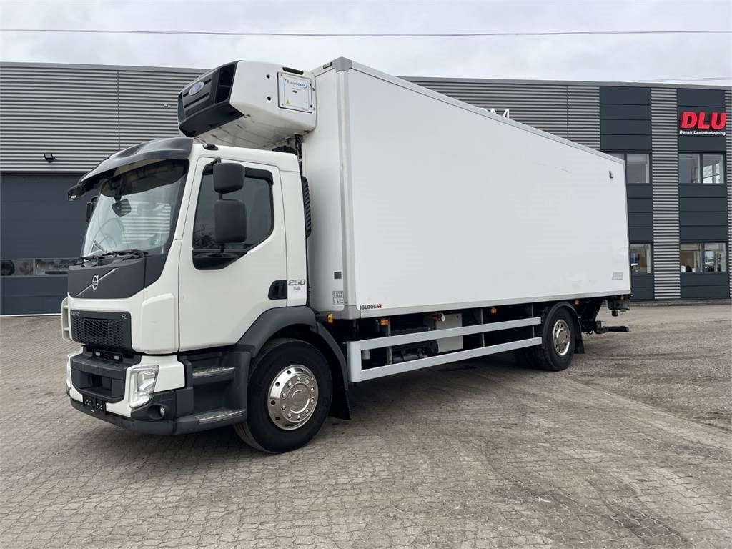 Volvo FL 250HK 18 ton dobbelt copartment - Рефрижератор: фото 1 Volvo FL 250HK 18 ton dobbelt copartment - Рефрижератор: фото 1
