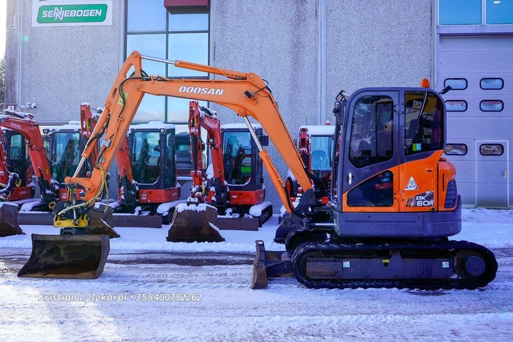 Doosan DX60LCR VARUSTEPAKETILLA - Мини-экскаватор: фото 1 Doosan DX60LCR VARUSTEPAKETILLA - Мини-экскаватор: фото 1
