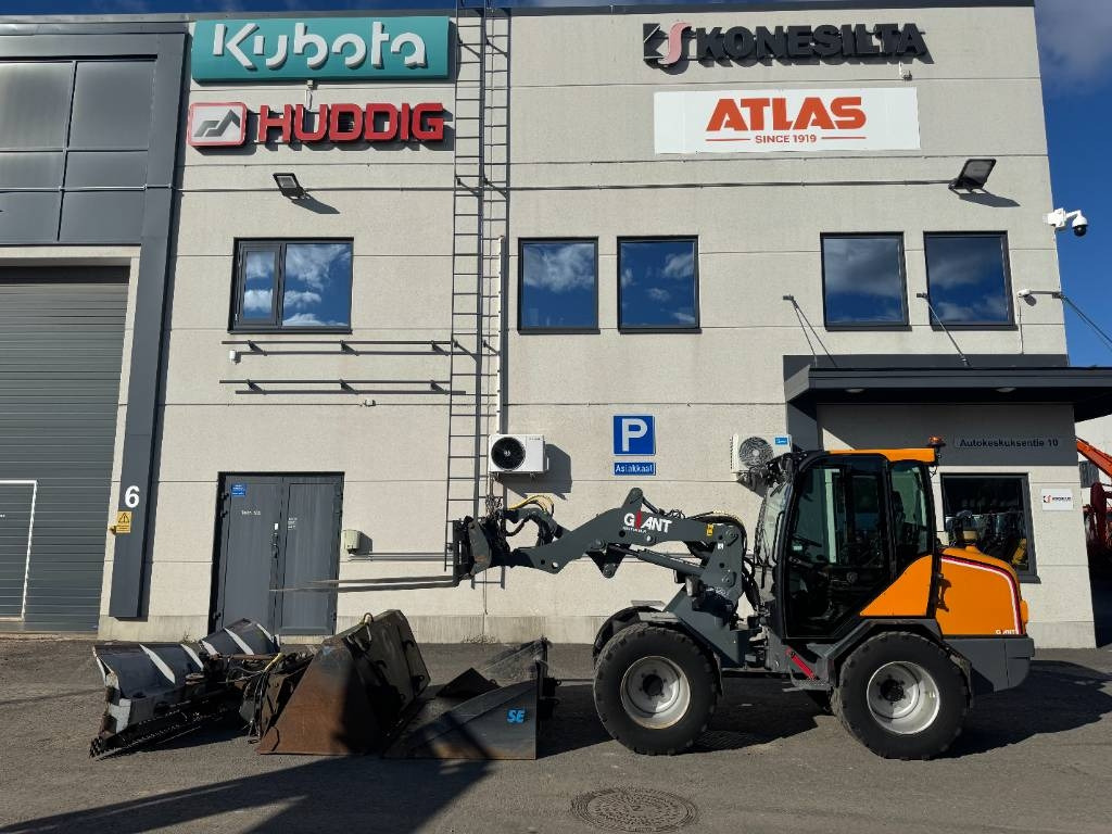 GiANT V 6004 T - Компактный фронтальный погрузчик: фото 1 GiANT V 6004 T - Компактный фронтальный погрузчик: фото 1