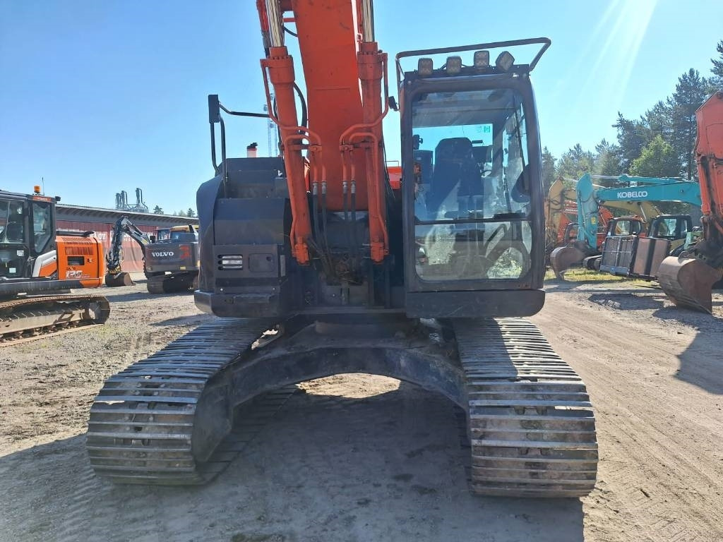 Hitachi ZX225USLC-5 - Гусеничный экскаватор: фото 4 Hitachi ZX225USLC-5 - Гусеничный экскаватор: фото 4