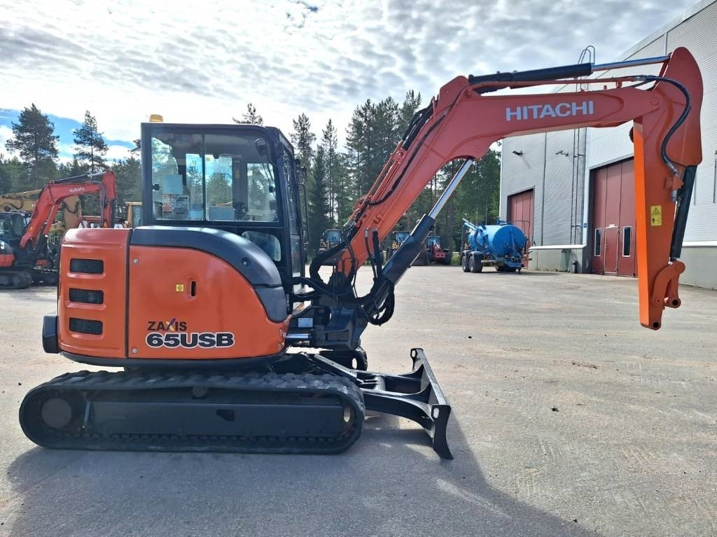 Hitachi ZX65USB-5 - Мини-экскаватор: фото 5 Hitachi ZX65USB-5 - Мини-экскаватор: фото 5