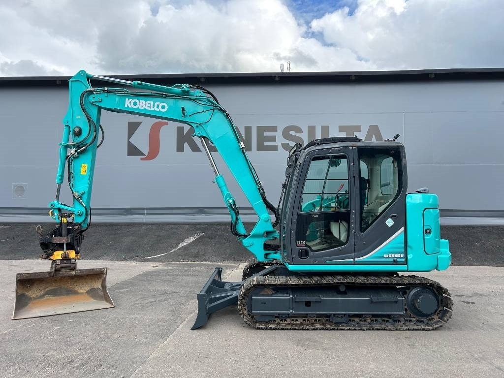 Kobelco SK85MSR-3 PYÖRITTÄJÄLLÄ  - Мини-экскаватор: фото 1 Kobelco SK85MSR-3 PYÖRITTÄJÄLLÄ  - Мини-экскаватор: фото 1