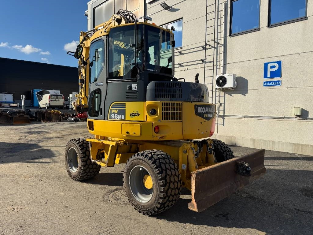Komatsu PW 98 MR-6 - Колёсный экскаватор: фото 3 Komatsu PW 98 MR-6 - Колёсный экскаватор: фото 3