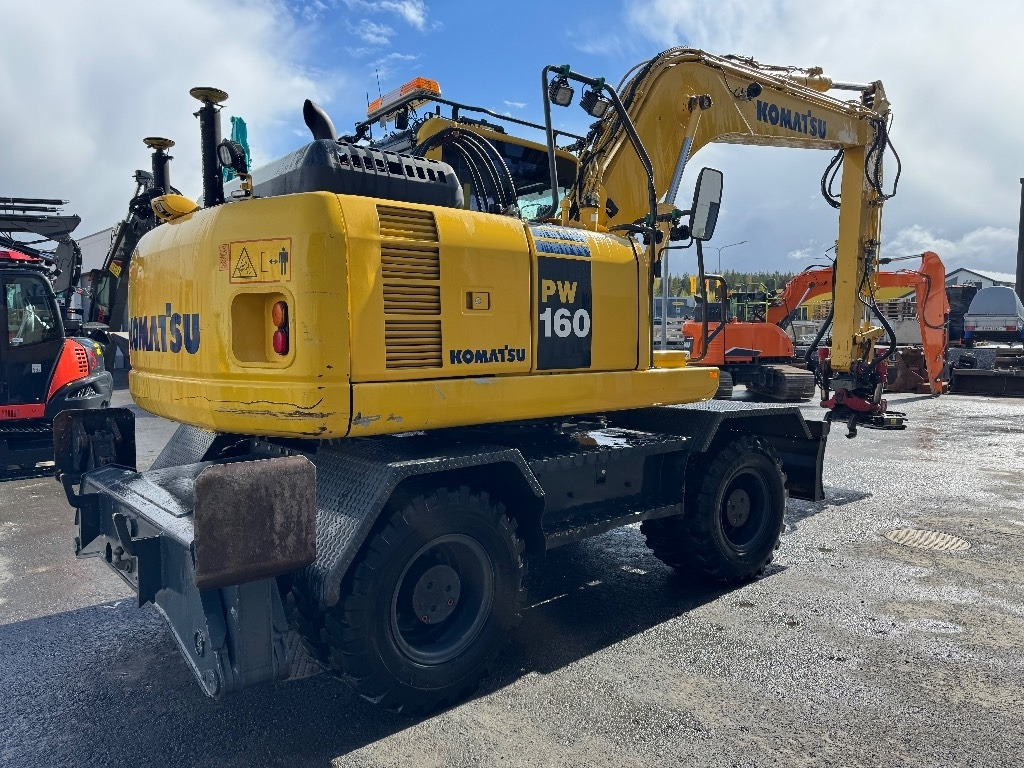 Komatsu PW160-8 PYÖRITTÄJÄLLÄ - Колёсный экскаватор: фото 5 Komatsu PW160-8 PYÖRITTÄJÄLLÄ - Колёсный экскаватор: фото 5