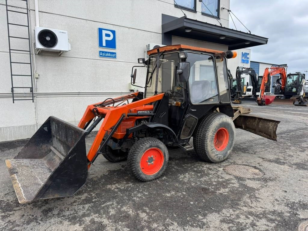 Kubota L245 DT ETUKUORMAAJALLA  - Трактор: фото 3 Kubota L245 DT ETUKUORMAAJALLA  - Трактор: фото 3