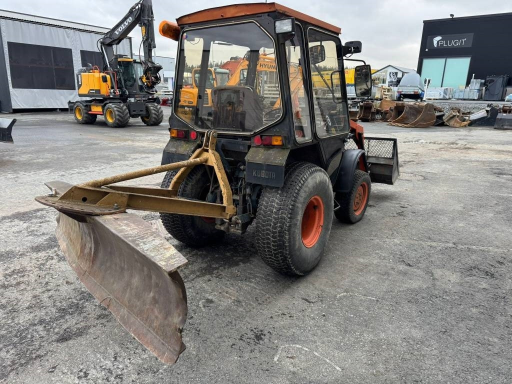 Kubota L245 DT ETUKUORMAAJALLA  - Трактор: фото 4 Kubota L245 DT ETUKUORMAAJALLA  - Трактор: фото 4