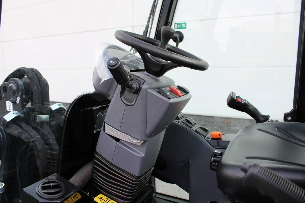 Новый Компактный фронтальный погрузчик Kubota RT280-2 UUSI: фото 9