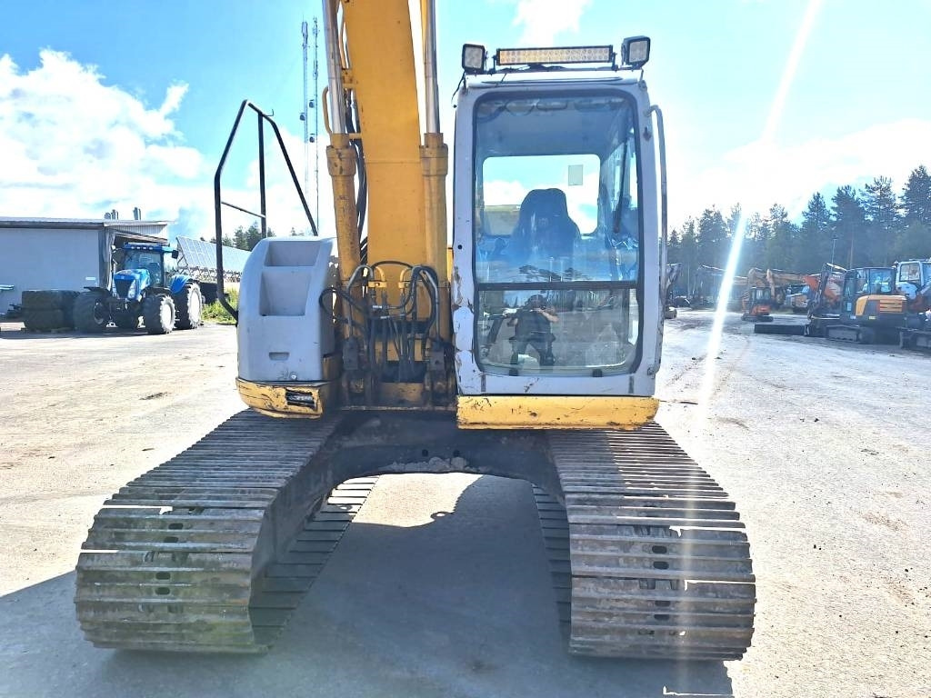 New Holland E135SRLC PYÖRITTÄJÄLLÄ - Гусеничный экскаватор: фото 4 New Holland E135SRLC PYÖRITTÄJÄLLÄ - Гусеничный экскаватор: фото 4