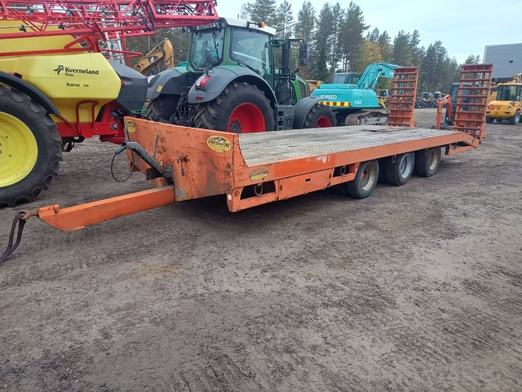 Predator 3-AKSELINEN TRAKTORILAVETTI  - Низкорамный прицеп: фото 1 Predator 3-AKSELINEN TRAKTORILAVETTI  - Низкорамный прицеп: фото 1