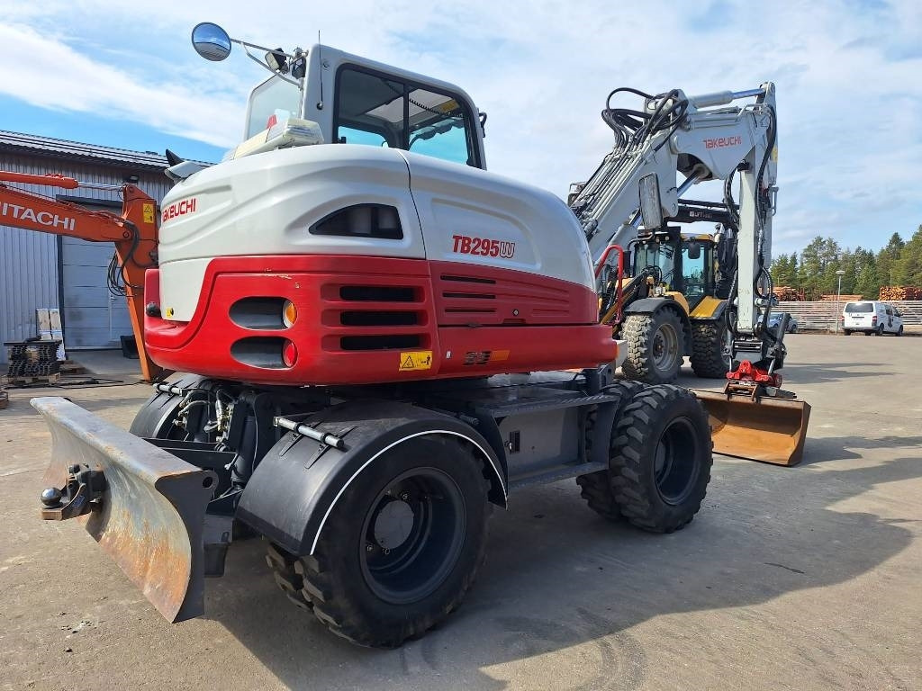 Takeuchi TB295W KÄRRY, PYÖRITTÄJÄ, 5-KAUHAA - Колёсный экскаватор: фото 4 Takeuchi TB295W KÄRRY, PYÖRITTÄJÄ, 5-KAUHAA - Колёсный экскаватор: фото 4