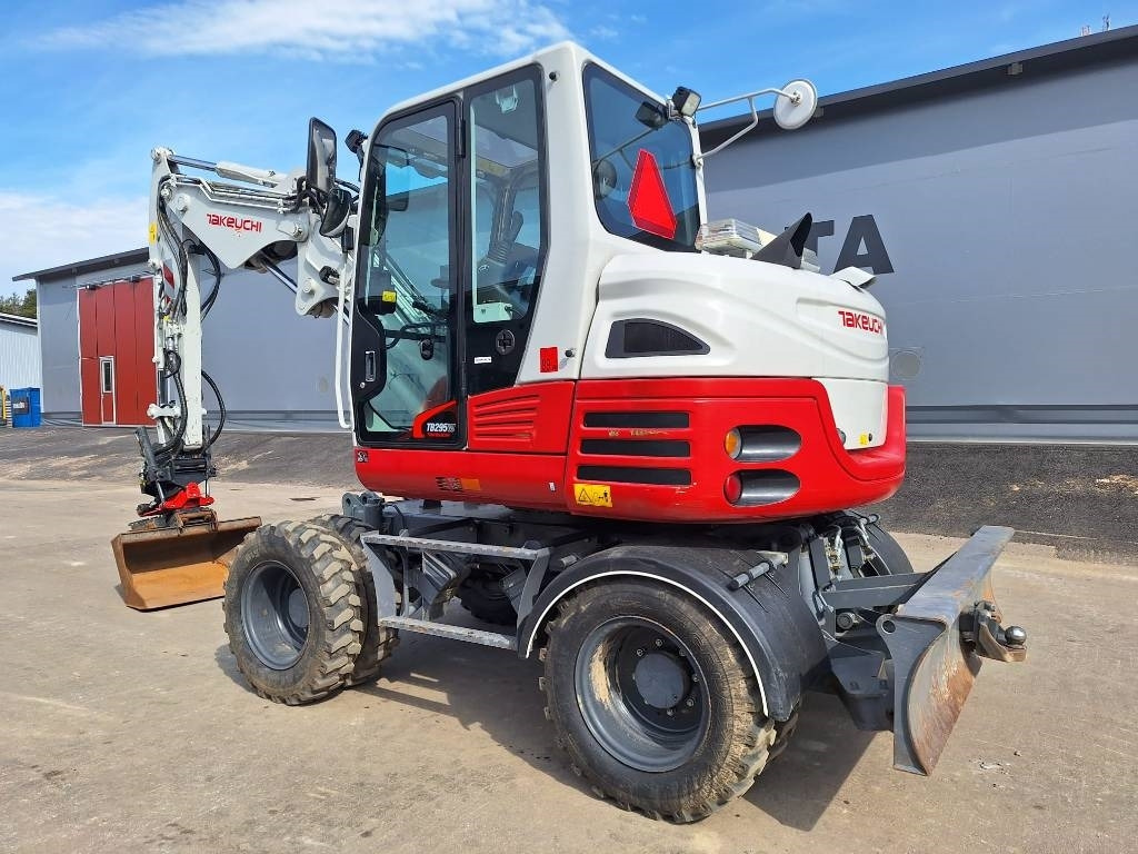 Takeuchi TB295W KÄRRY, PYÖRITTÄJÄ, 5-KAUHAA - Колёсный экскаватор: фото 2 Takeuchi TB295W KÄRRY, PYÖRITTÄJÄ, 5-KAUHAA - Колёсный экскаватор: фото 2