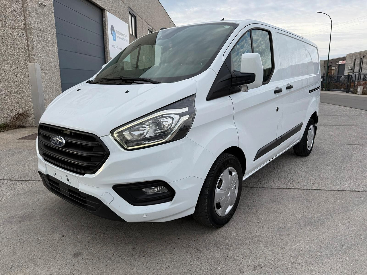 Ford Transit Custom 2.0TDCI. Klima. Navi. Tempomat. - Легковой фургон: фото 2 Ford Transit Custom 2.0TDCI. Klima. Navi. Tempomat. - Легковой фургон: фото 2