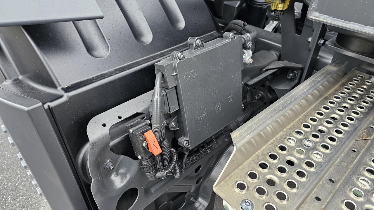 Новый Тягач MERCEDES-BENZ Actros 3340 S 6x4 ADR Euro 3 Tractor Head: фото 10 Новый Тягач MERCEDES-BENZ Actros 3340 S 6x4 ADR Euro 3 Tractor Head: фото 10