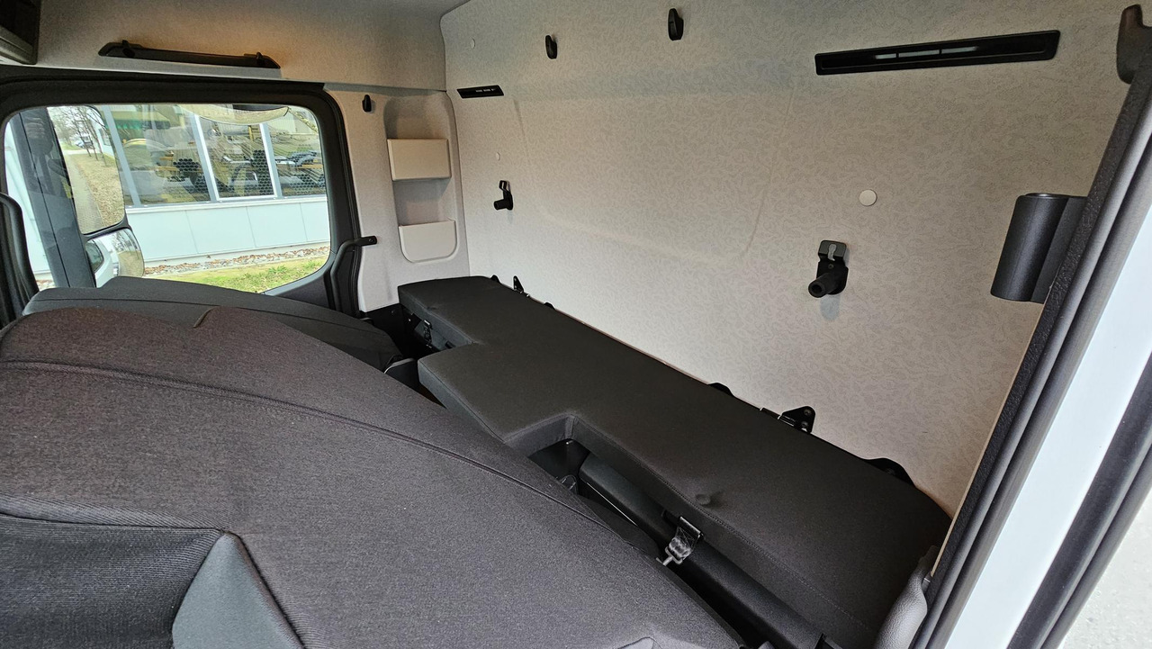 Новый Тягач MERCEDES-BENZ Actros 3340 S 6x4 ADR Euro 3 Tractor Head: фото 12 Новый Тягач MERCEDES-BENZ Actros 3340 S 6x4 ADR Euro 3 Tractor Head: фото 12