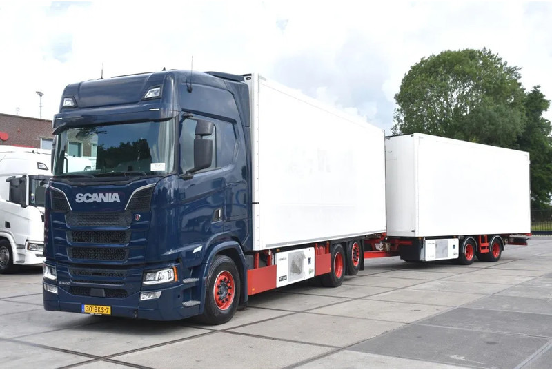 Scania S520 V8 NGS 6x2*4NB + SCHMITZ ZKO 20 - THERMO KING - RETARDER - FULL AIR - WHEELBASE: 515 CM - TOP CONDITION - - Рефрижератор: фото 1 Scania S520 V8 NGS 6x2*4NB + SCHMITZ ZKO 20 - THERMO KING - RETARDER - FULL AIR - WHEELBASE: 515 CM - TOP CONDITION - - Рефрижератор: фото 1