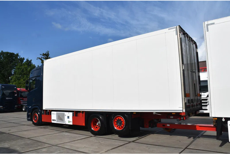 Scania S520 V8 NGS 6x2*4NB - THERMO KING - RETARDER - FULL AIR - WHEELBASE: 515 CM - LED LIGHTS - TOP CONDITION - - Рефрижератор: фото 3 Scania S520 V8 NGS 6x2*4NB - THERMO KING - RETARDER - FULL AIR - WHEELBASE: 515 CM - LED LIGHTS - TOP CONDITION - - Рефрижератор: фото 3